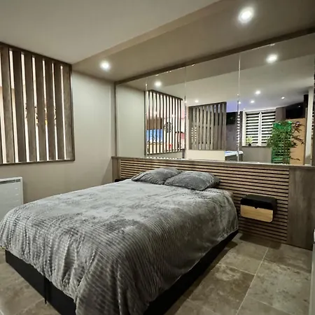 Love hotel Le Boudoir Suite&spa Malissard